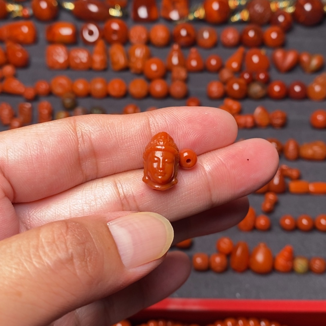 对***.南红玛瑙配饰观音未镶嵌