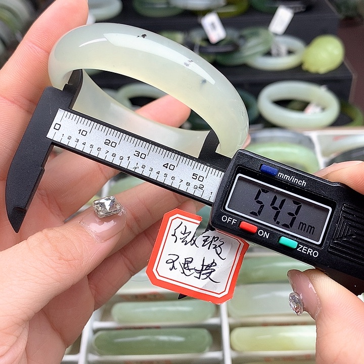 蛇纹石玉手镯未镶嵌485