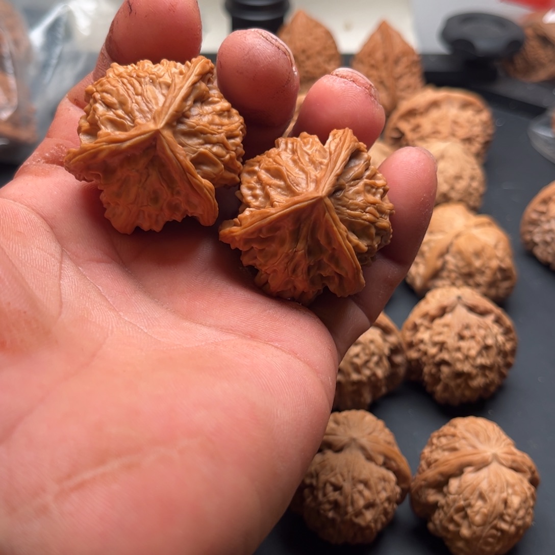 榆***文玩核桃吊坠三棱