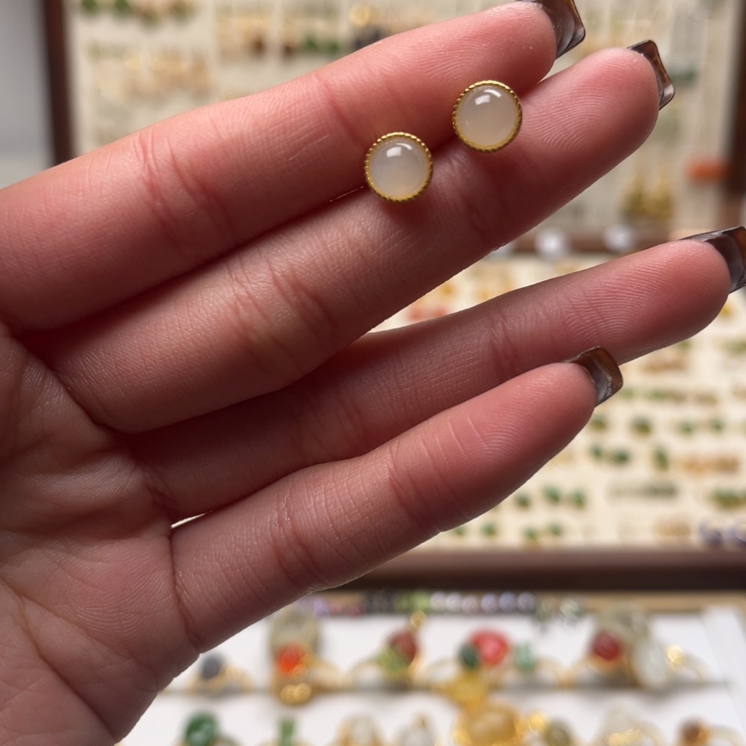 和田玉未镶嵌耳饰