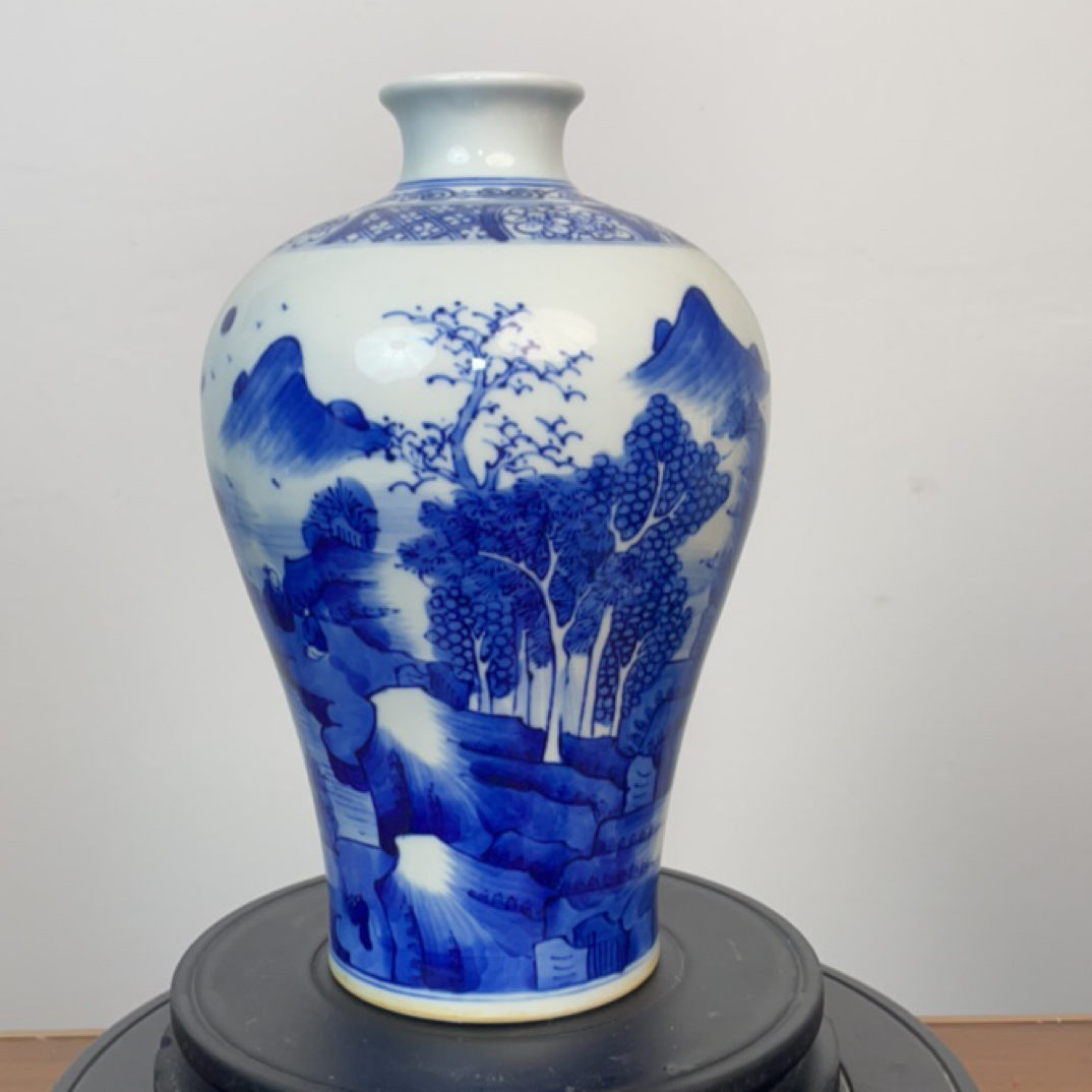 青花溪山秋晴特色梅瓶高22公分，肚径14公分