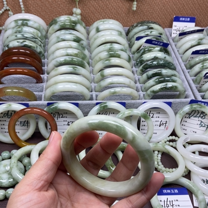 紫***罗蛇纹石玉未镶嵌手镯