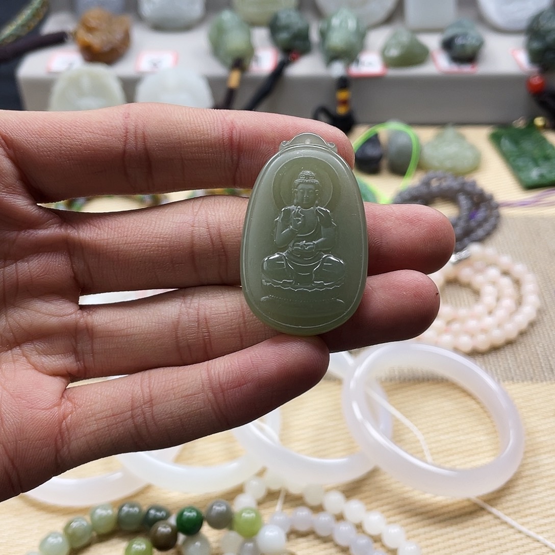 和田玉未镶嵌颈饰