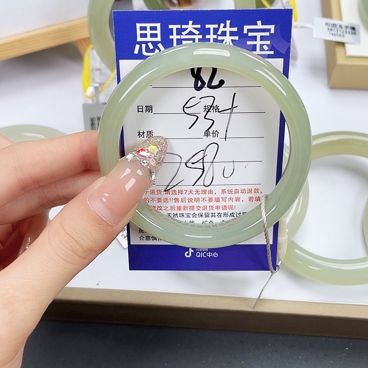 和田玉手镯未镶嵌