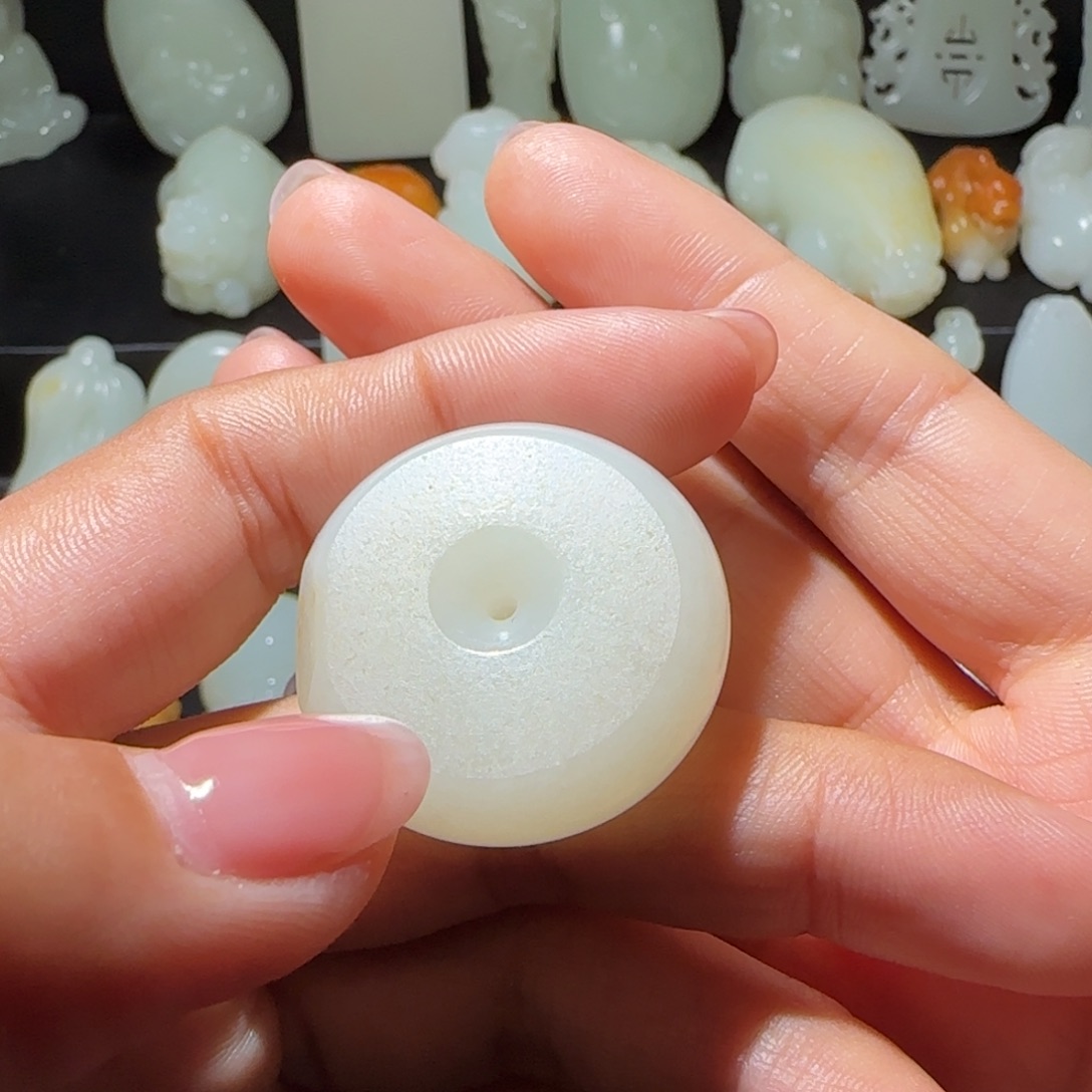 ****.和田玉未镶嵌颈饰