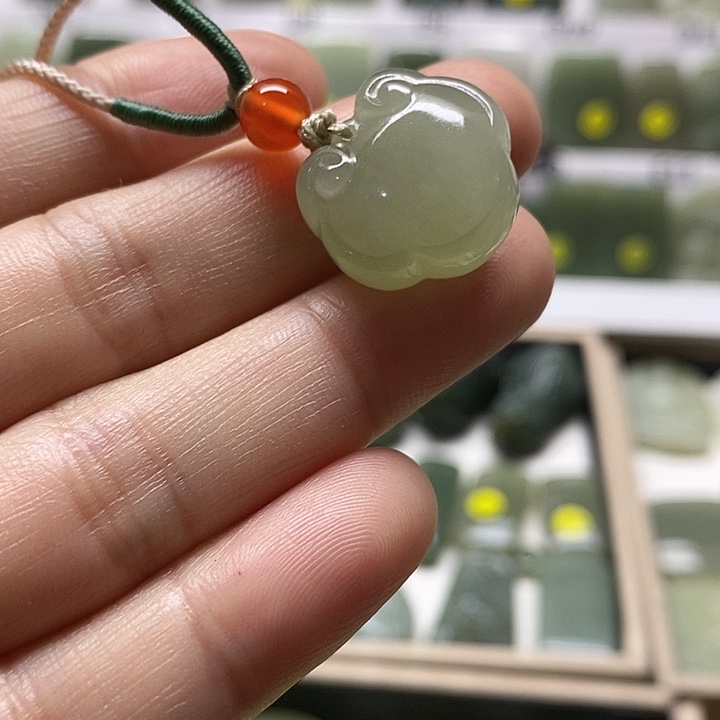 和田玉颈饰未镶嵌