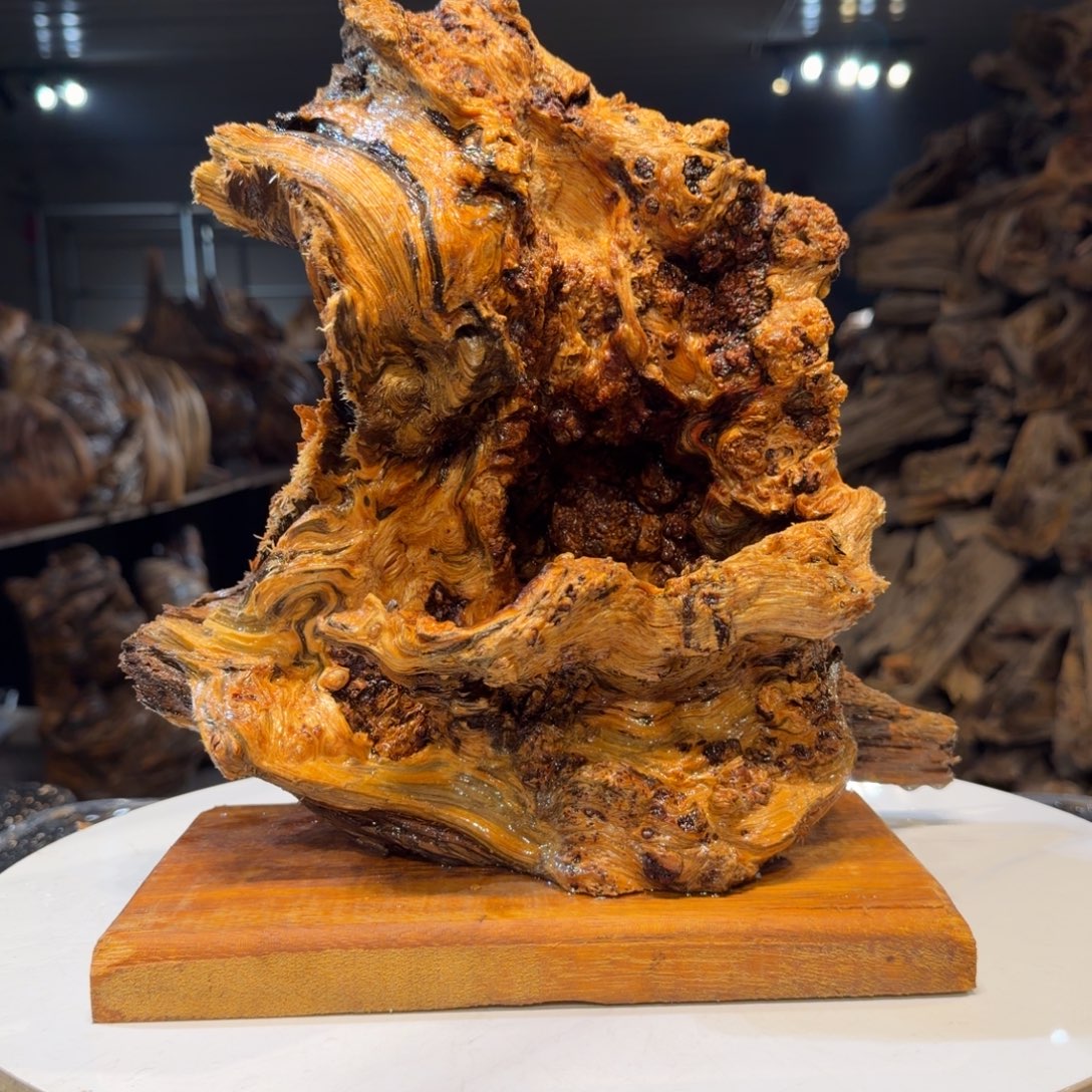 澄***厨木王一刀琥珀木摆件140