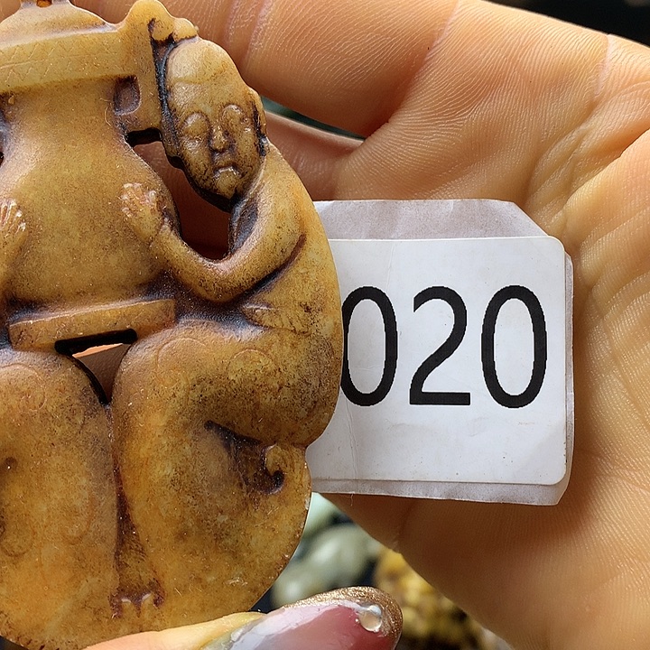 和田玉未镶嵌车挂