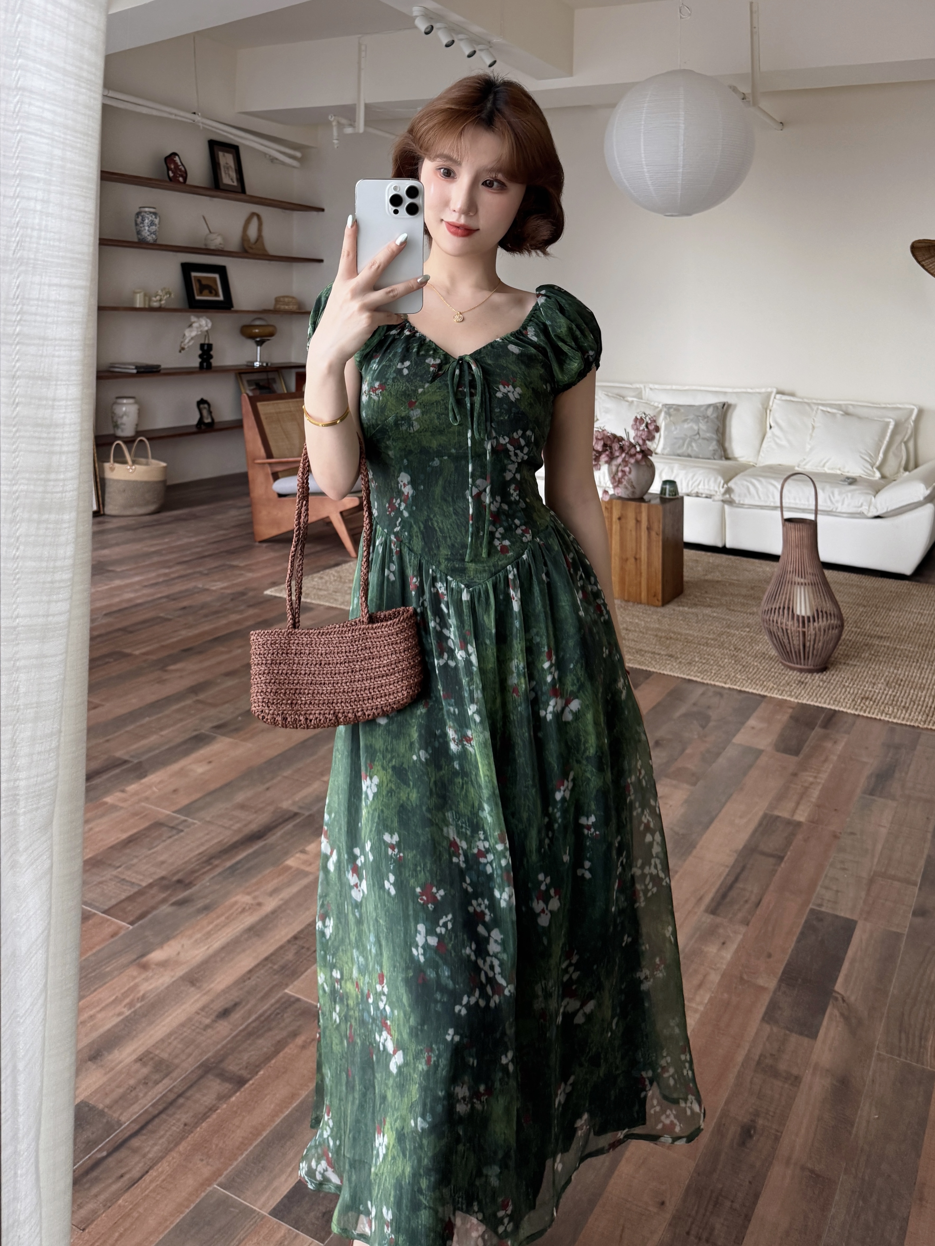 蕾英俊-绿野仙踪-夏季复古森系墨绿印花V领蝴蝶结连衣裙-JF6189