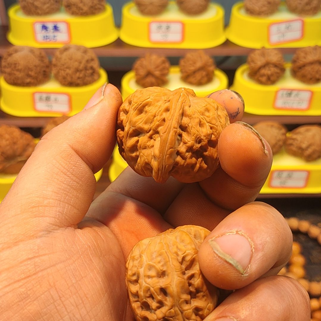 养***.文玩核桃把件元宝