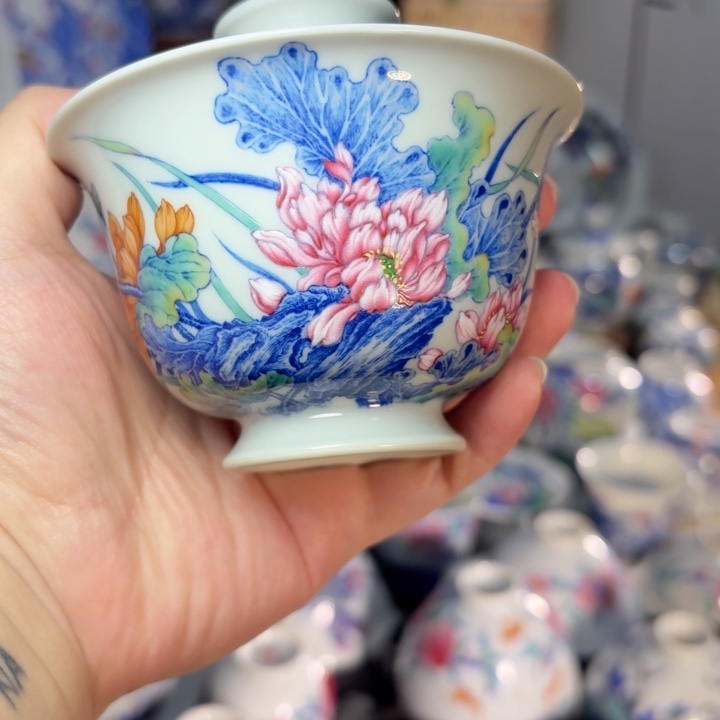 斗彩夏日荷花元宝盖碗