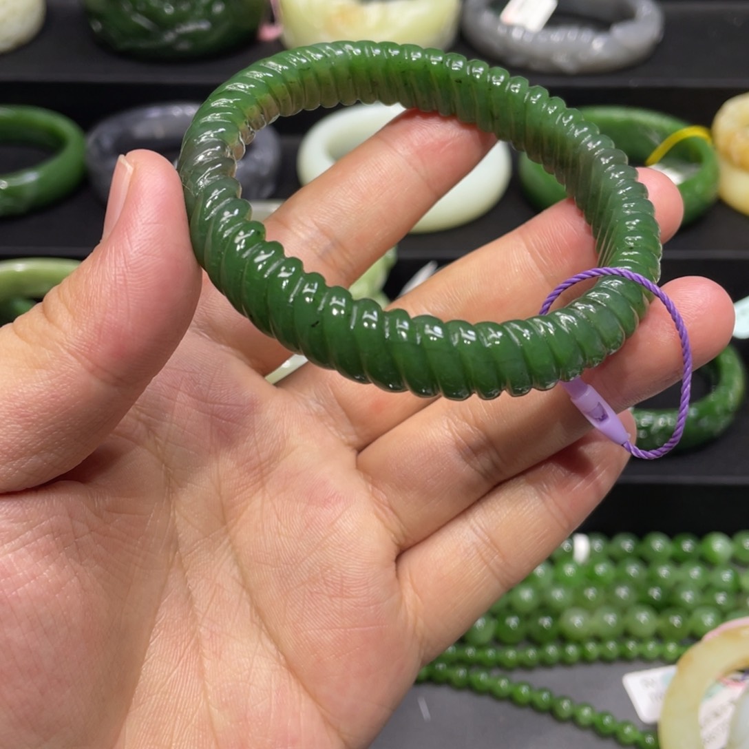 和田玉手镯60圈口 编号64未镶嵌