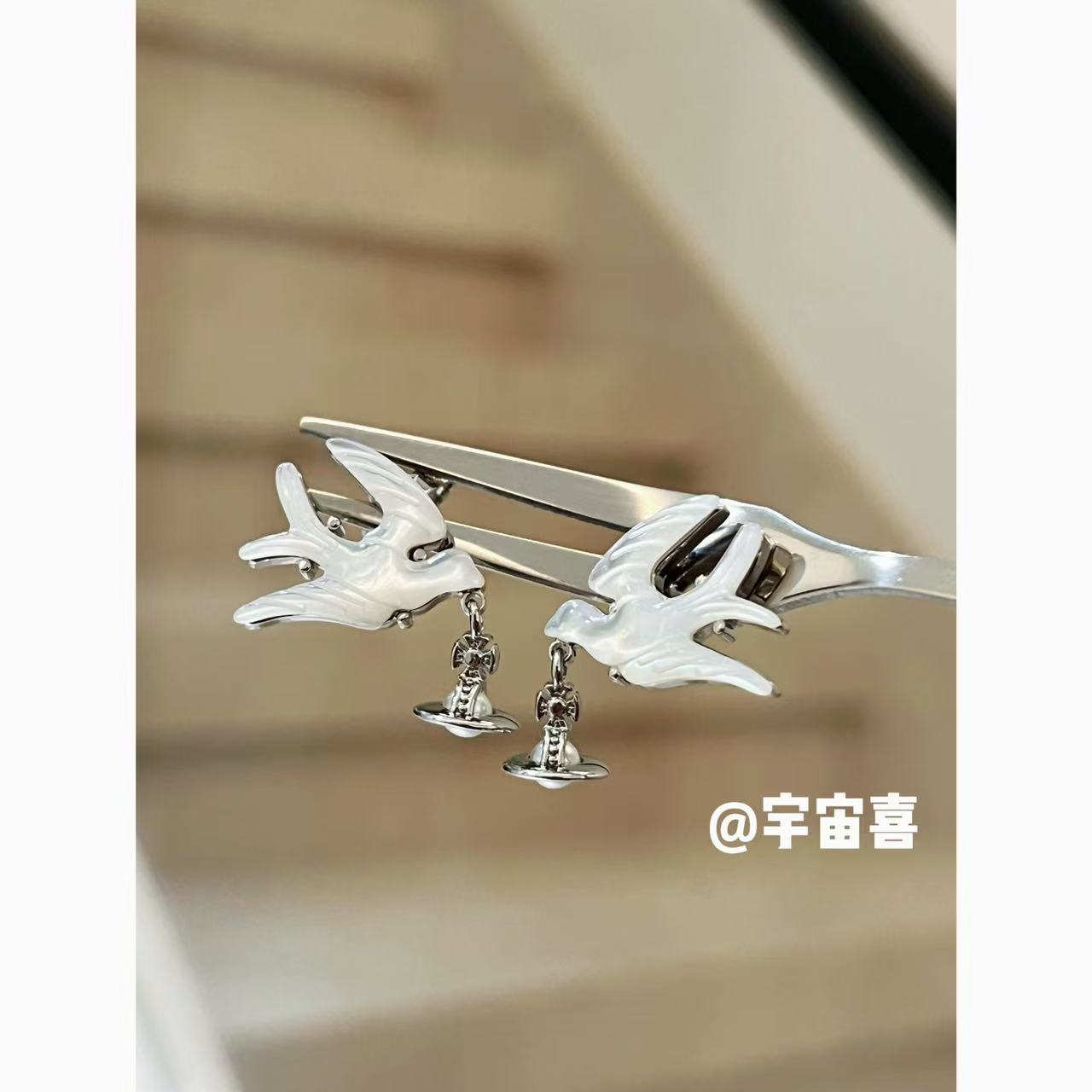 铜合金贝壳耳饰  F4-007【飞鸟贝壳坠星球耳钉】白色