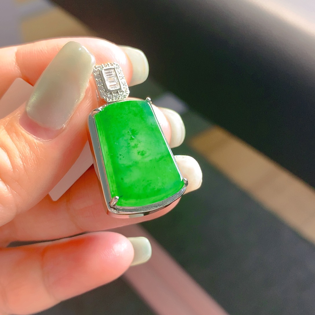 翡翠颈饰未镶嵌翡翠