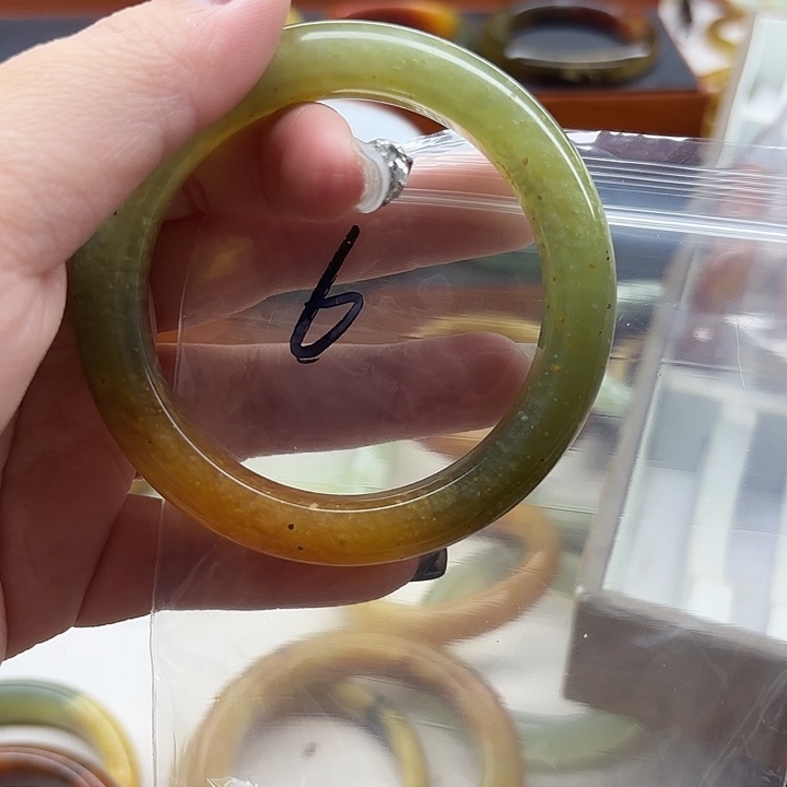 木***木蛇纹石玉未镶嵌手镯