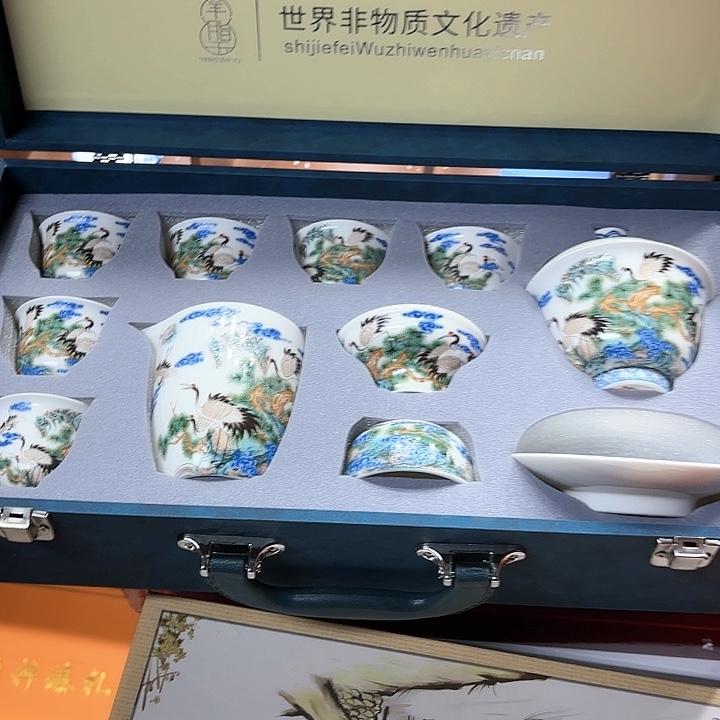 孤品茶具套装等。            