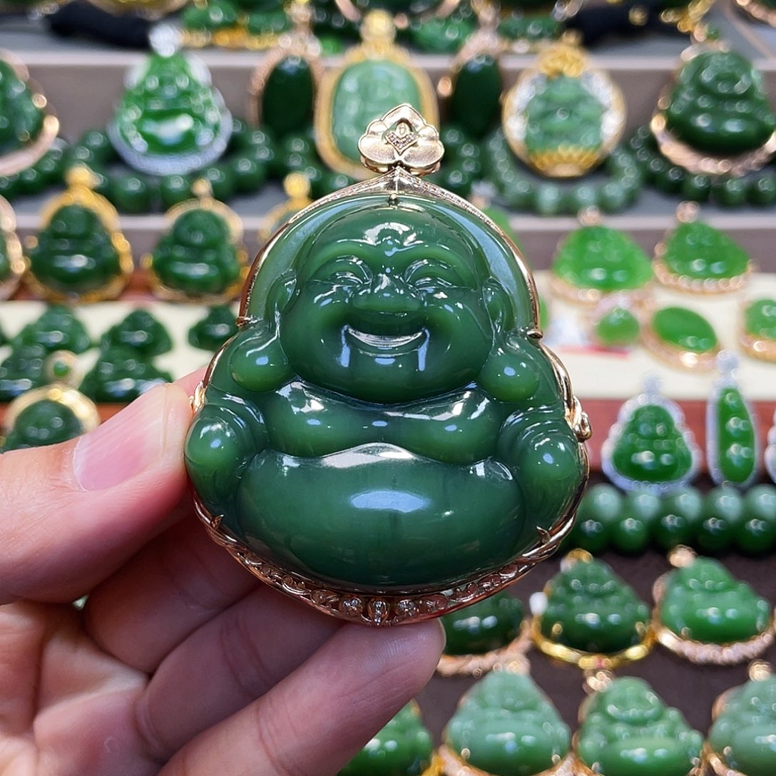 和田玉（碧玉）颈饰18K金镶嵌佛公50mm