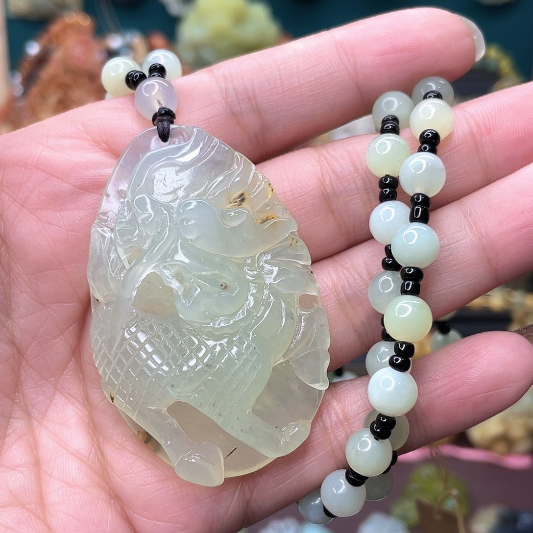 蛇纹石玉颈饰未镶嵌