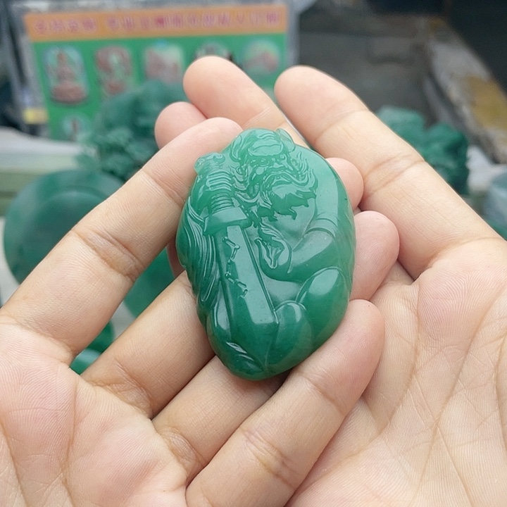 定制石英质玉（非洲翠）未镶嵌何*霞