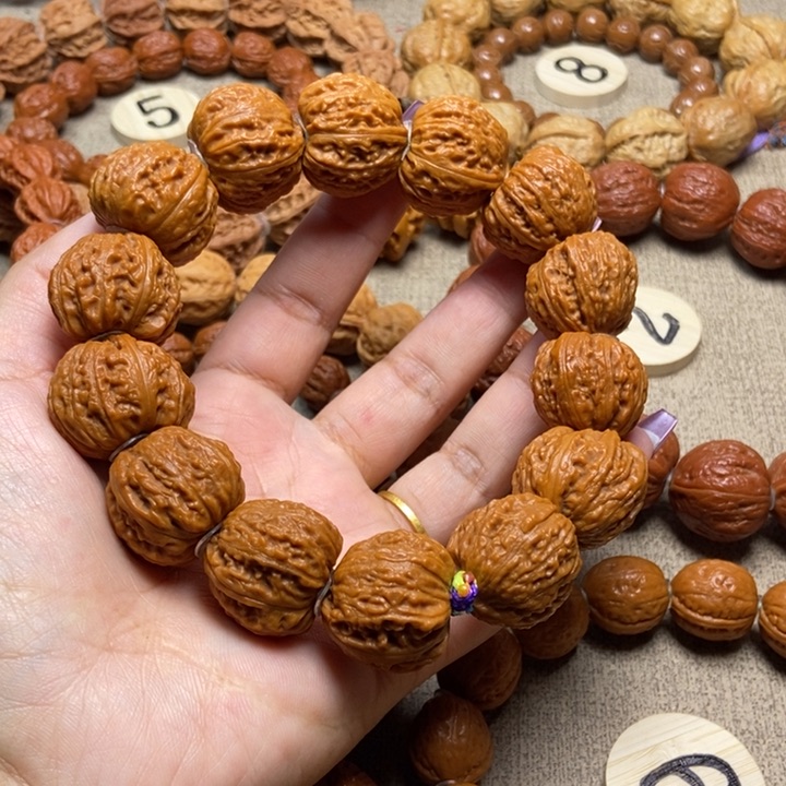 文玩核桃吊坠树皮纹八棱