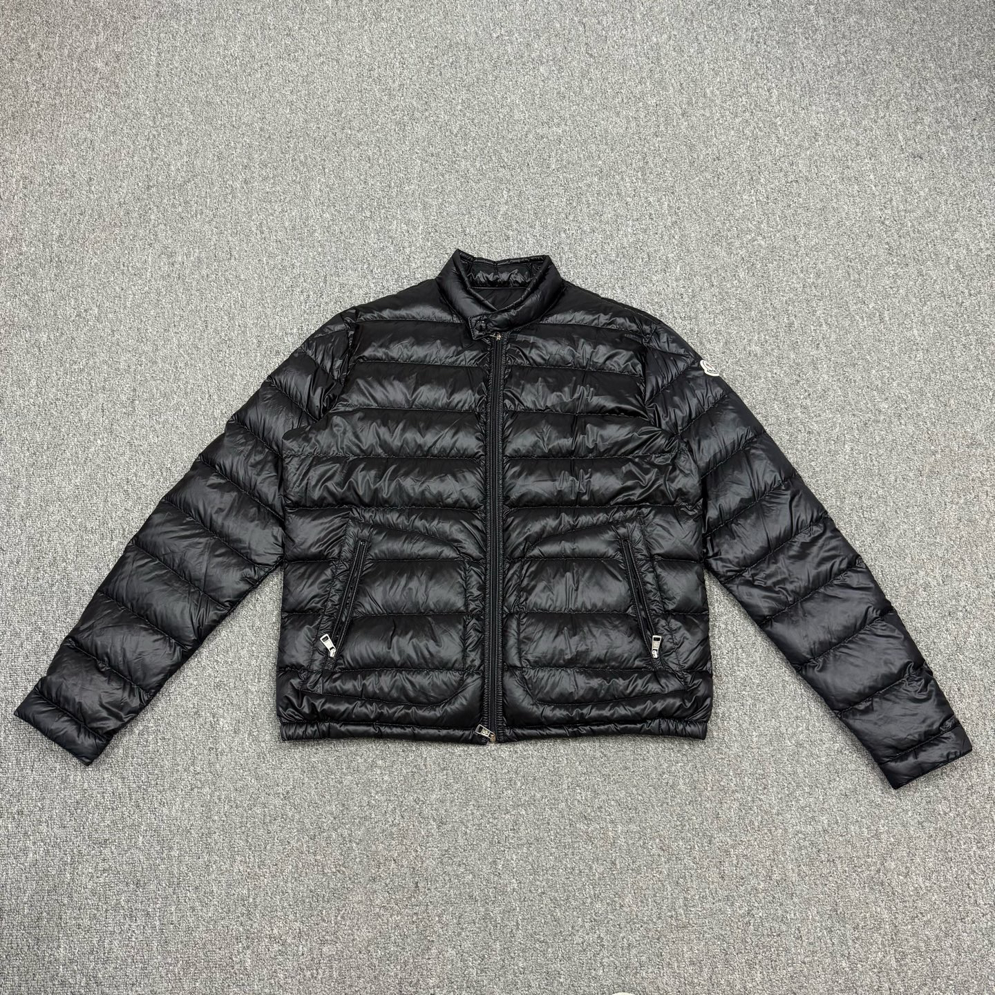 99新 MONCLER 17685091 Acorus黑色徽标刺绣羽绒服夹克 5码99新