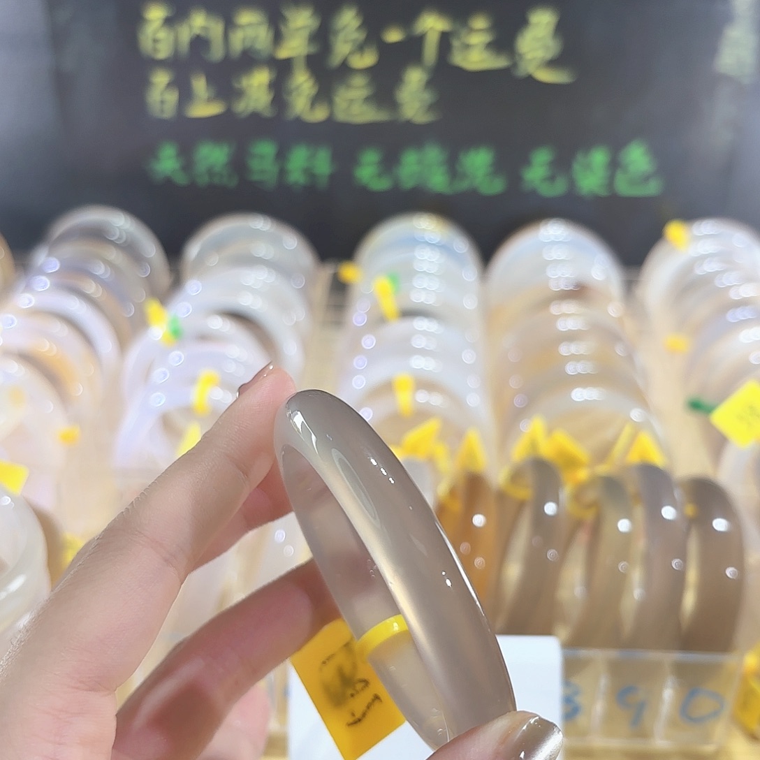 宁***具手镯玛瑙/玉髓合金