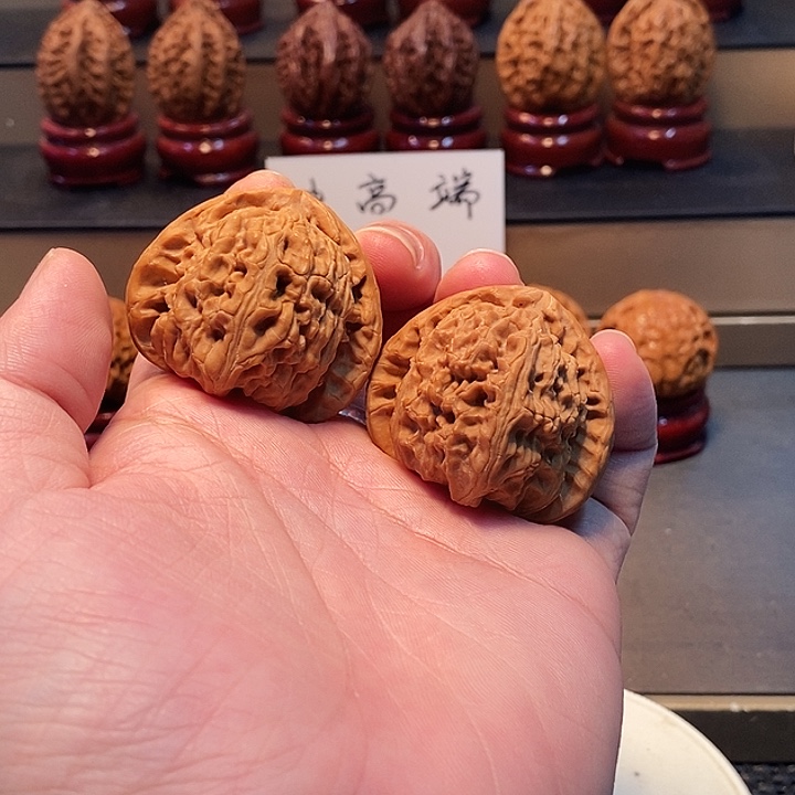 起***字把件桃核43尺三角白