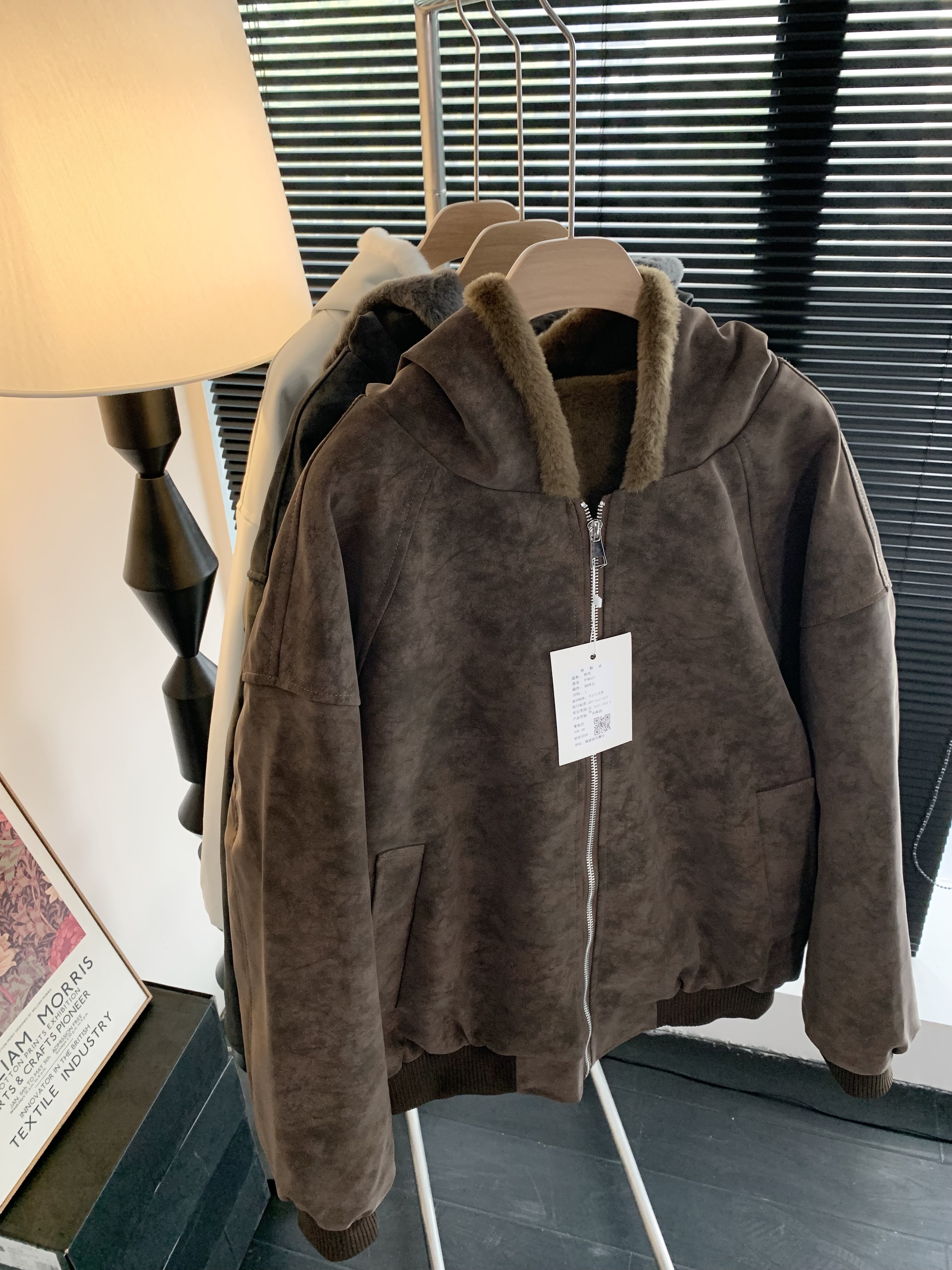 657款-座山雕加绒加厚PU皮冬季连帽情侣外套