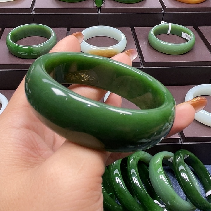 和田玉（碧玉）未镶嵌手镯