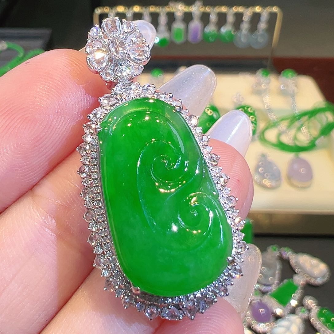 翡翠吊坠(不含链)18K金镶嵌翡翠