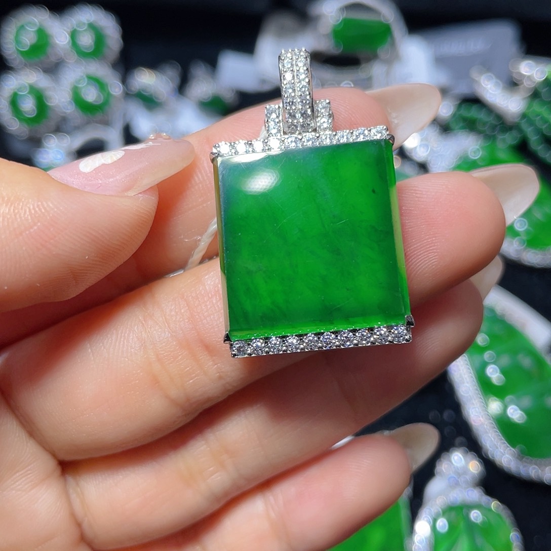 翡翠颈饰银S925镶嵌翡翠