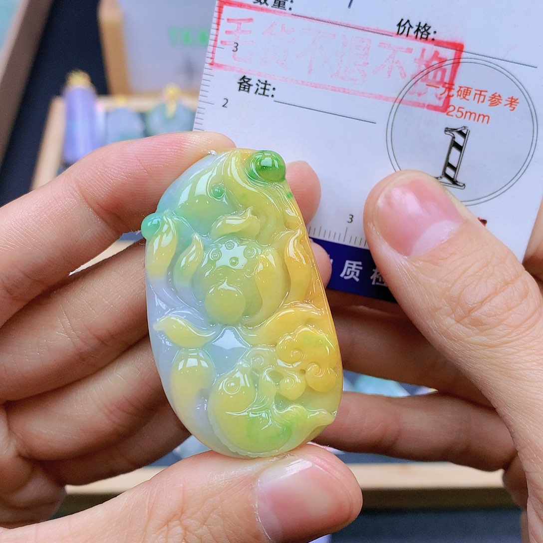 翡翠未镶嵌颈饰翡翠
