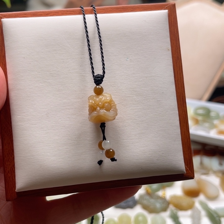 颈饰未镶嵌和田玉（糖玉）西*