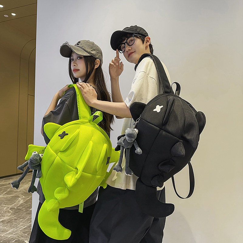 潮牌个性双肩背包男女潮鲨鱼搞怪丑萌学生书包韩版旅行机车包爆款
