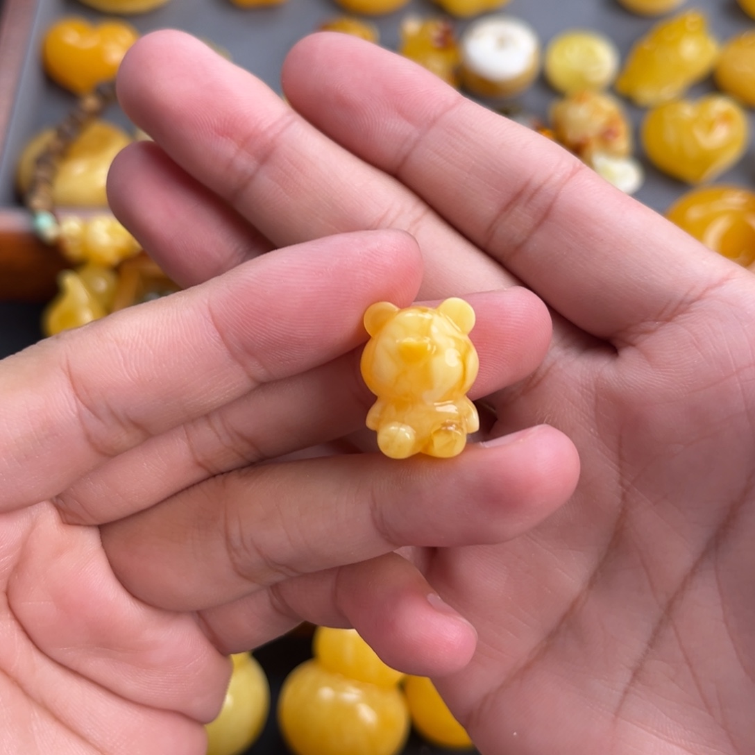 是***吖琥珀未镶嵌珠宝奇石