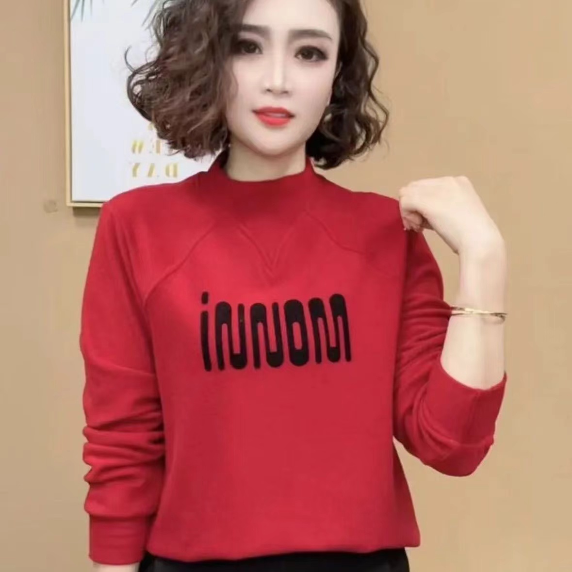 2025冬季新款时尚洋气百搭加绒字母印花长袖减龄打底衫气质上衣女