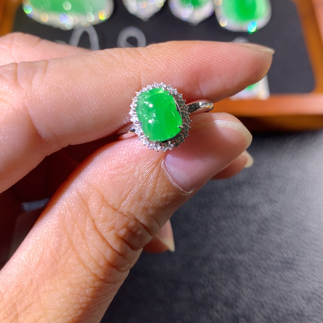 翡翠18K金镶嵌戒指翡翠