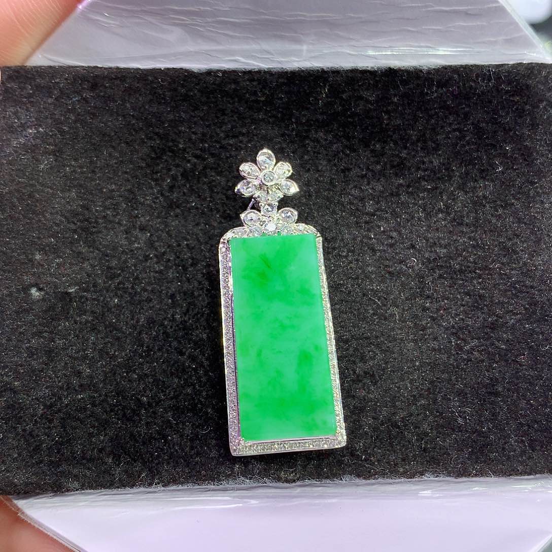 翡翠18K金镶嵌吊坠(赠链)