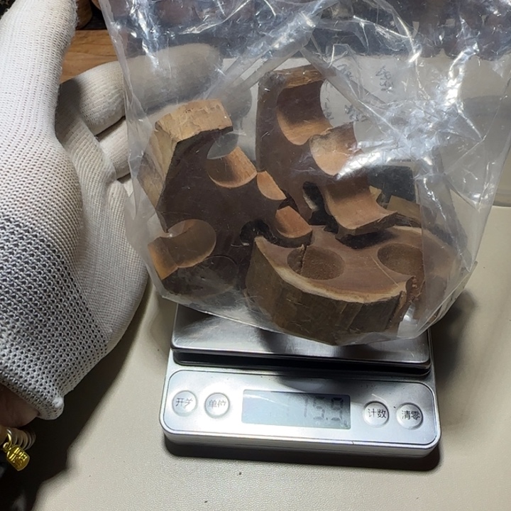 鱼***龍檀香木老山檀香黑肉风化老料碎料约100g