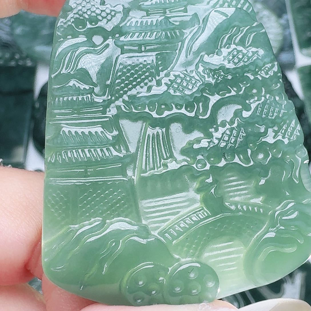 翡翠未镶嵌颈饰天然的A货翡翠多样性发其一 