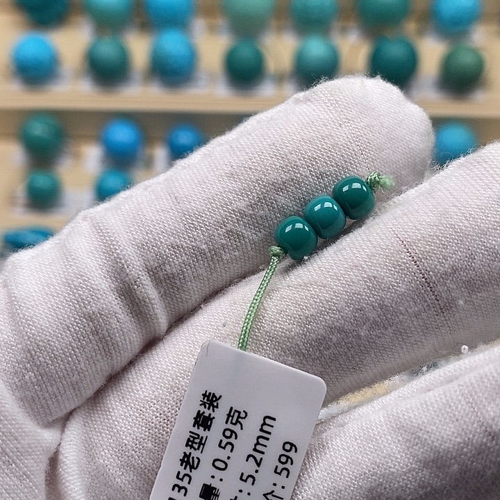 绿松石未镶嵌颈饰