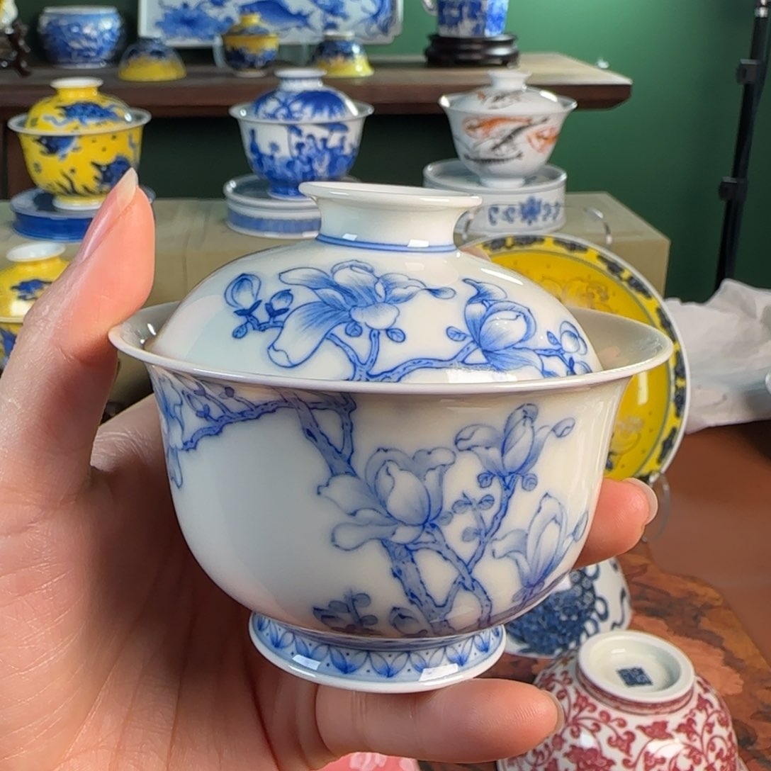 杯景雨工坊玉兰盖碗。    