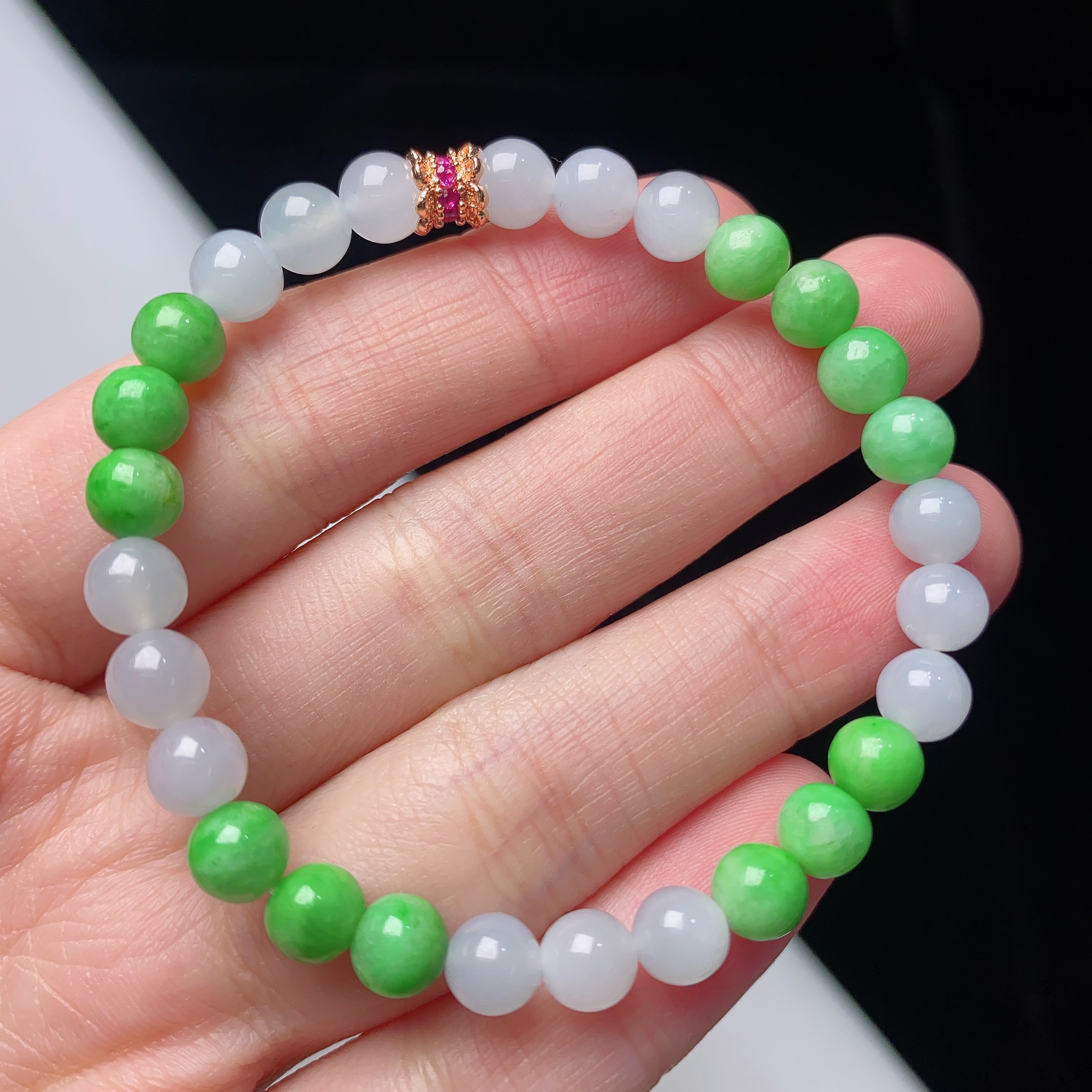 缅甸天然翡翠A货冰润双彩白加绿圆珠手链卡5.8mm绿色珠珠