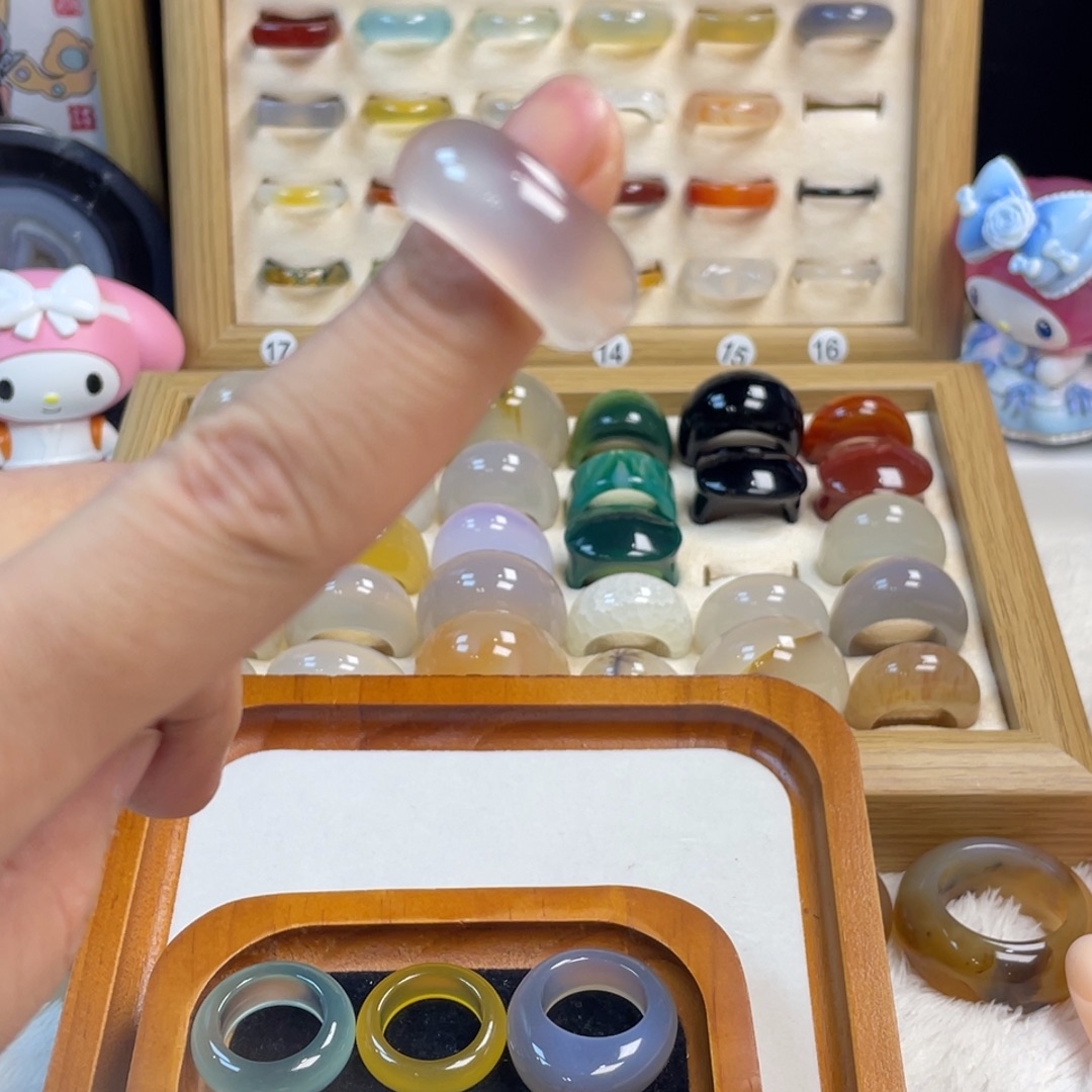 流***v玛瑙/玉髓未镶嵌戒指港11直径15.85