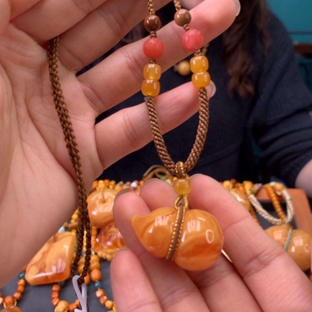 蜜蜡未镶嵌颈饰葫芦