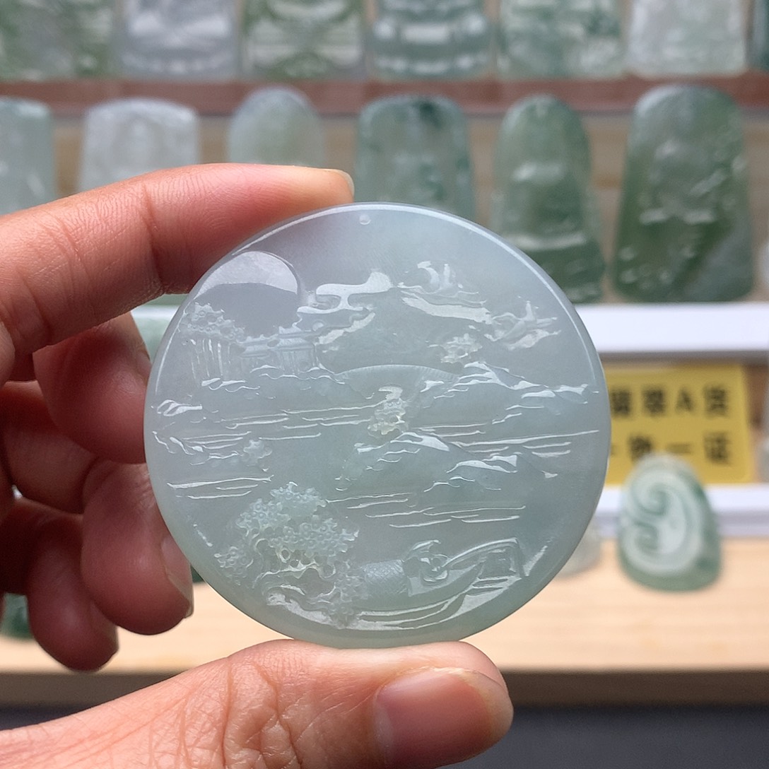 翡翠未镶嵌颈饰山水牌