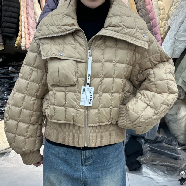 休闲时尚翻领压格短款收腰羽绒服23603