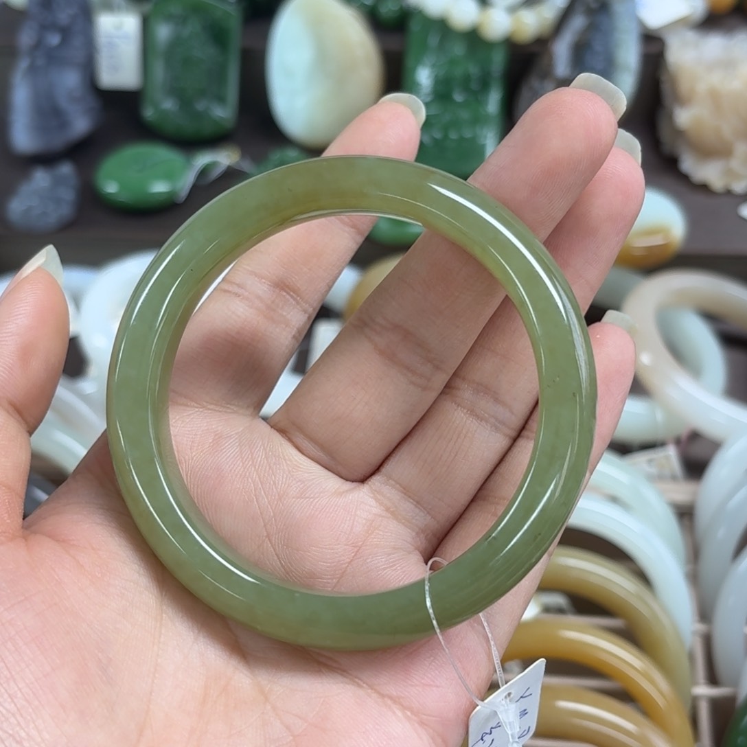 和田玉手镯未镶嵌畅*