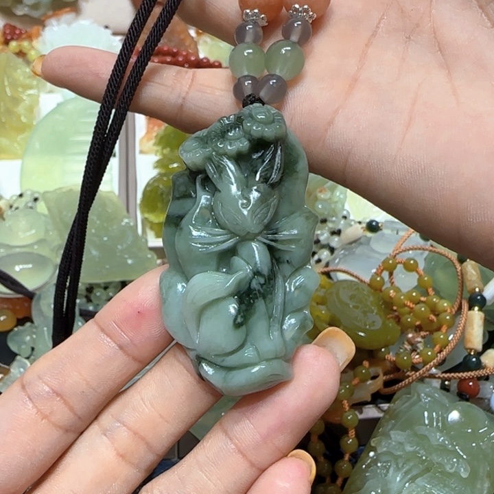 蛇纹石玉未镶嵌吊坠