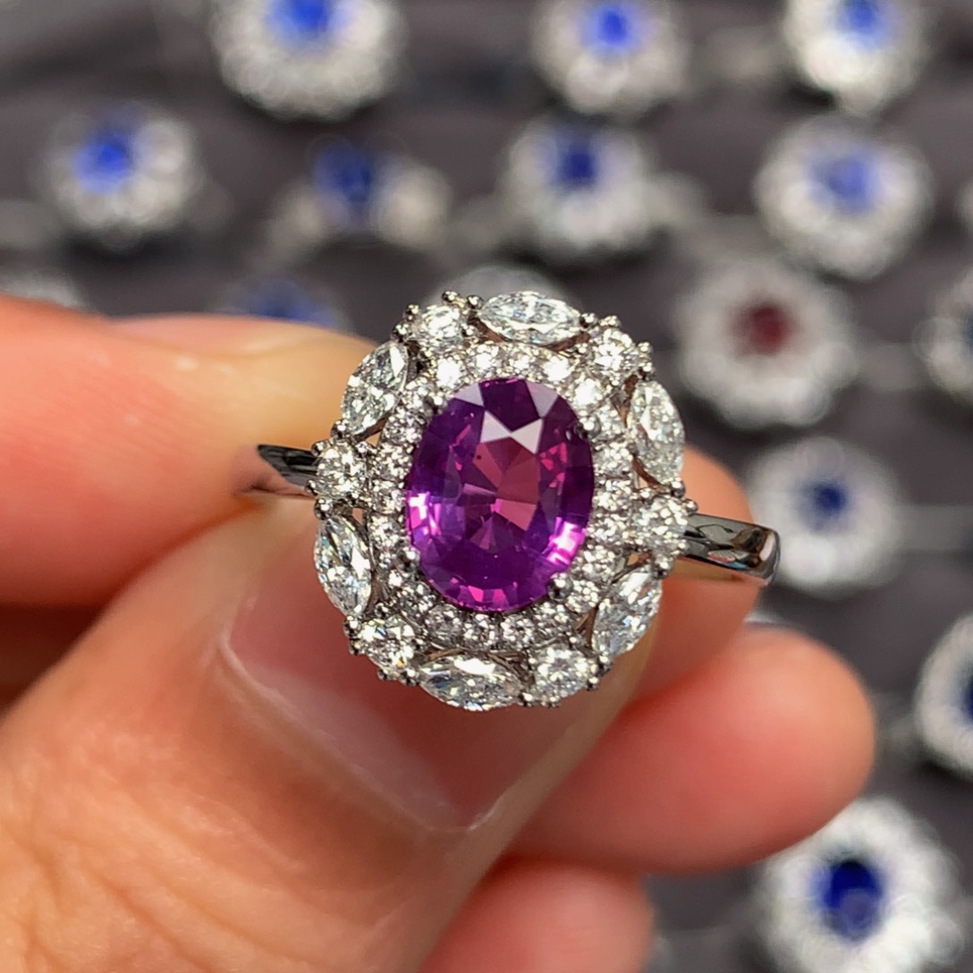 彩色蓝宝石戒指18K金镶嵌